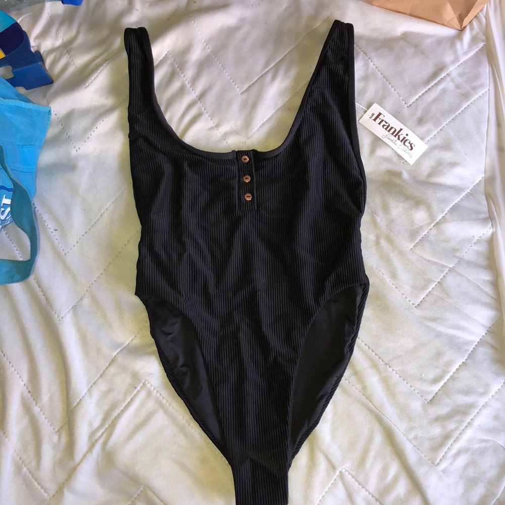 NWT Frankie’s Bikinis Adele One Piece Cheeky Suit